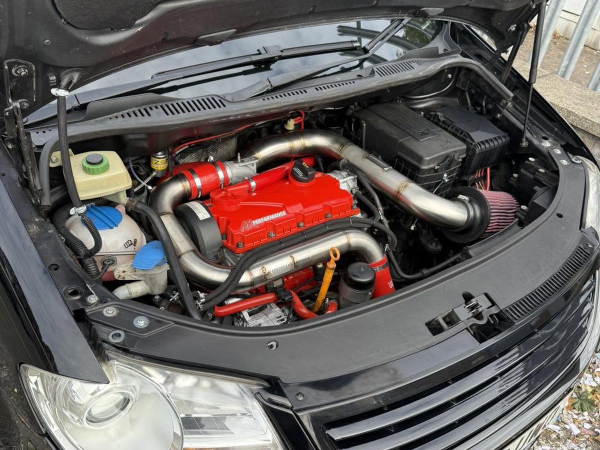 Red-block engine bay with boost pipework