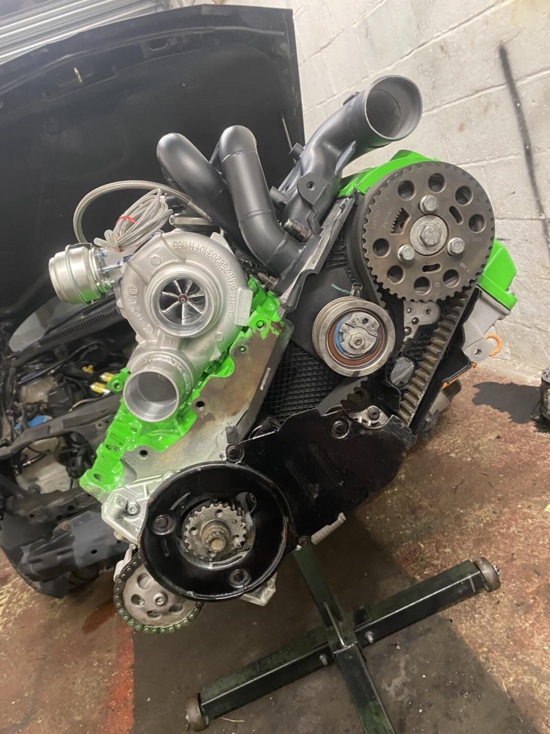 Built 1.9 TDI engine on the stand